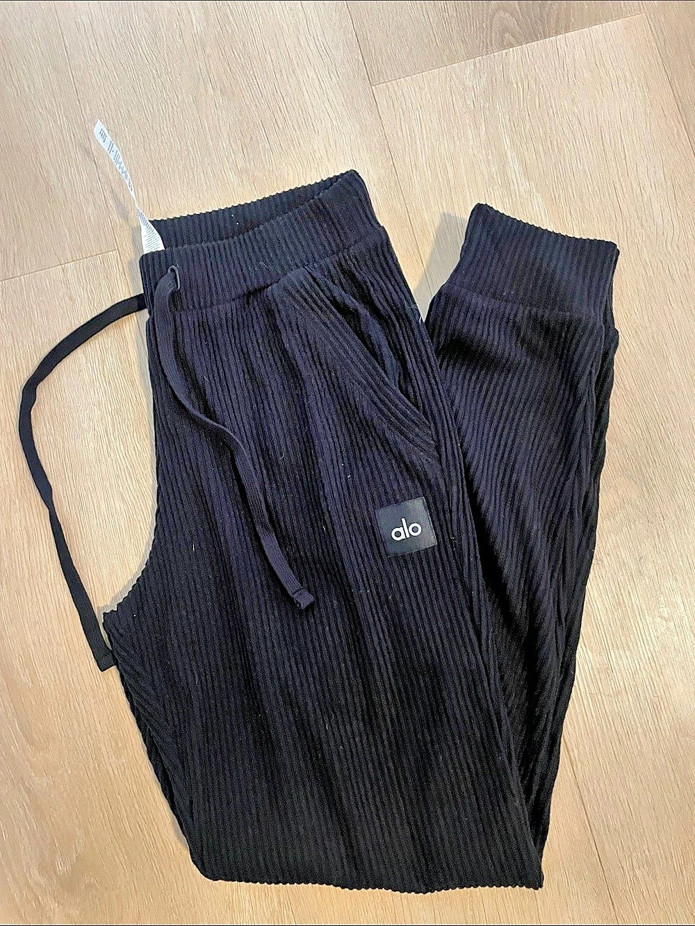Alo Ribbed Jogger Pants in Black Size Medium BRAND NEW - no tags - never worn